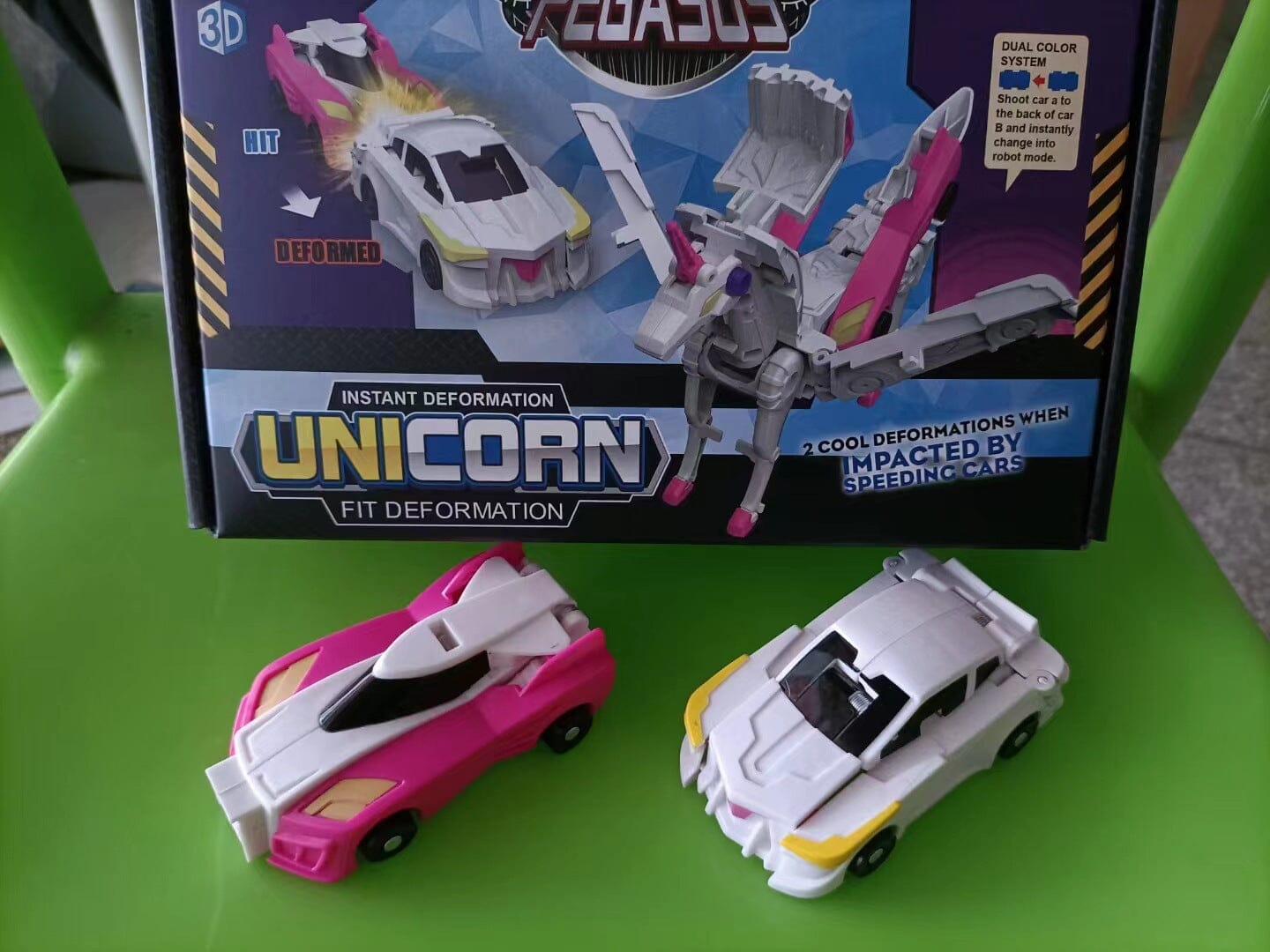 Mobil Mainan Anak-Anak Kombinasi Mobil Unicorn Pegasus Sayap Langit Ajaib Tabrakan Hisap Magnetik Deformasi Orangtua-Anak