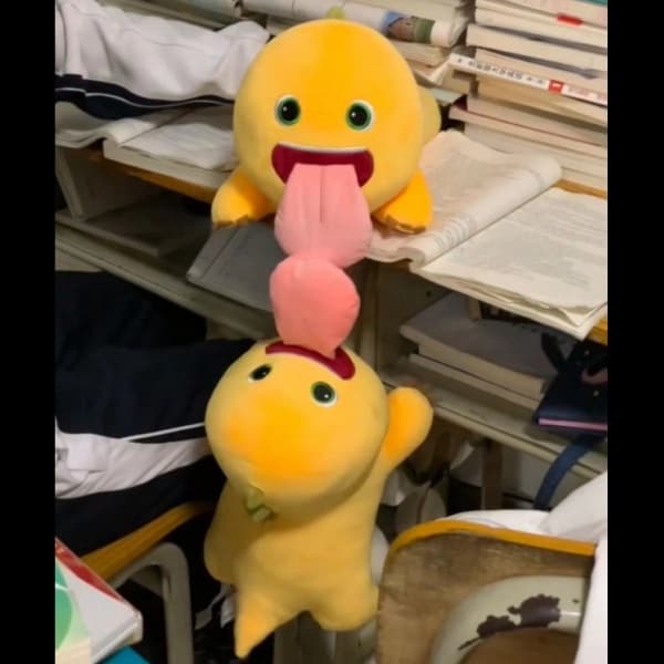 Boneka Naga Susu Ciuman Magnetik Tiktok Boneka Lidah Panjang Liontin Boneka Ciuman Lidah Hadiah Ulang Tahun Hari Valentine