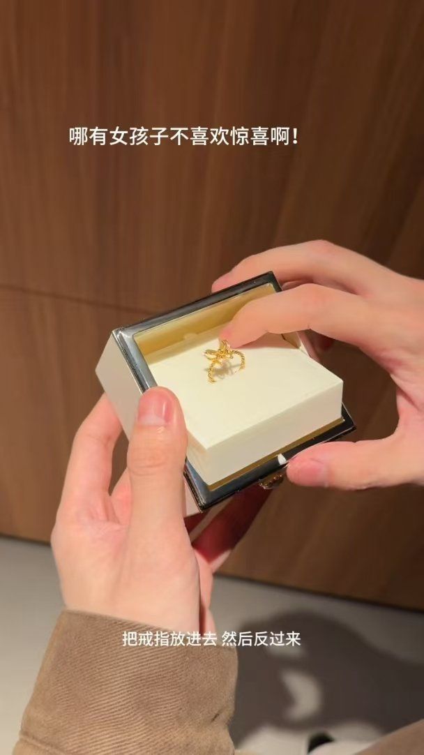 Bear Rotating Gift Box Cake Bear Candle Ring Box Valentine's Day Birthday Gift for Girlfriend