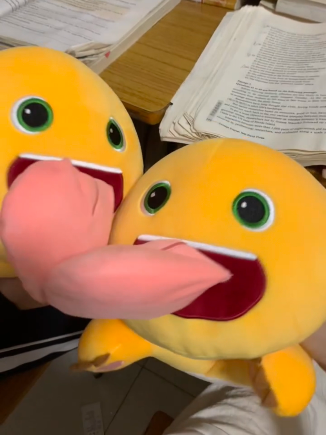 Boneka Naga Susu Ciuman Magnetik Tiktok Boneka Lidah Panjang Liontin Boneka Ciuman Lidah Hadiah Ulang Tahun Hari Valentine