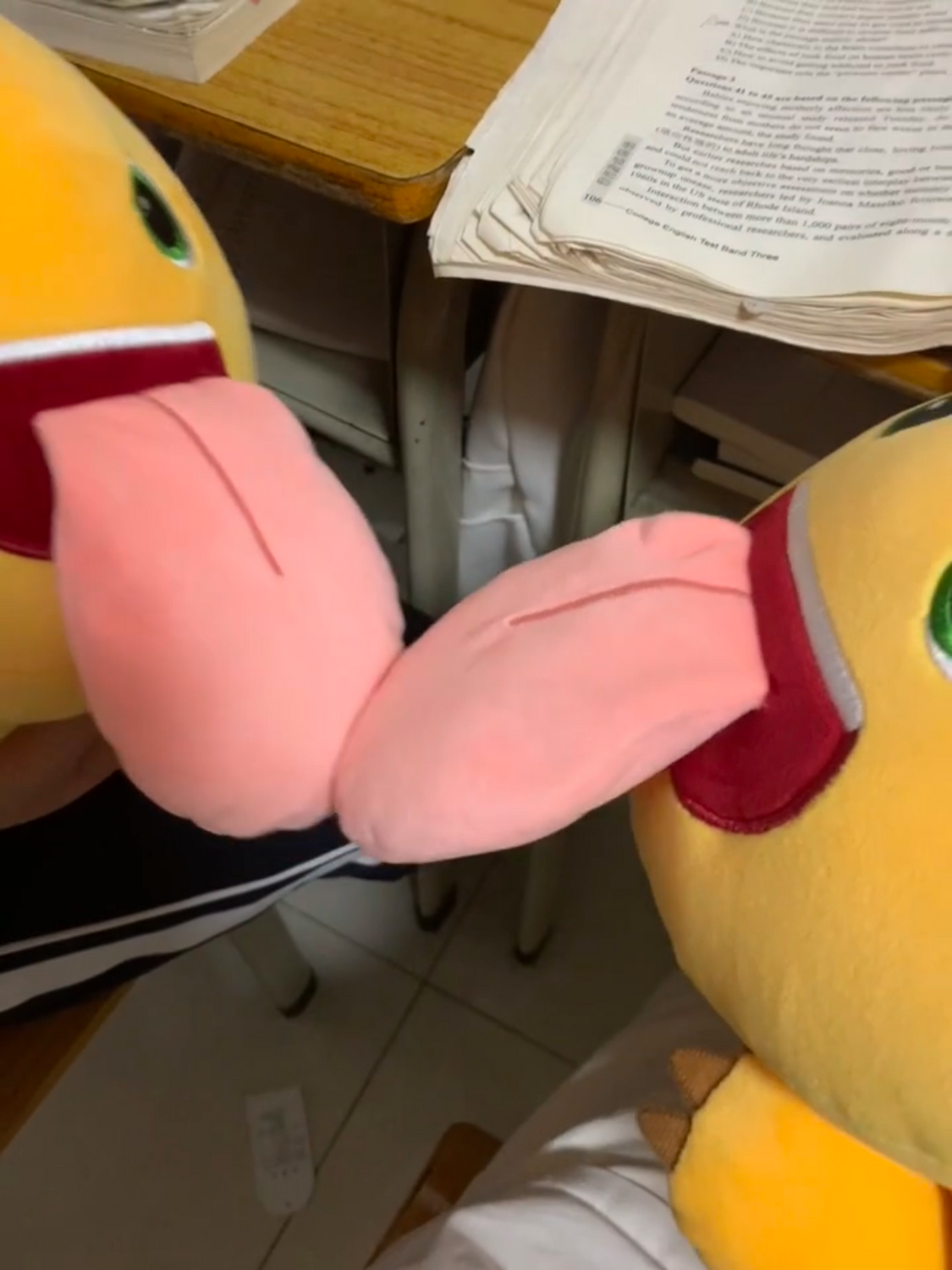 Boneka Naga Susu Ciuman Magnetik Tiktok Boneka Lidah Panjang Liontin Boneka Ciuman Lidah Hadiah Ulang Tahun Hari Valentine
