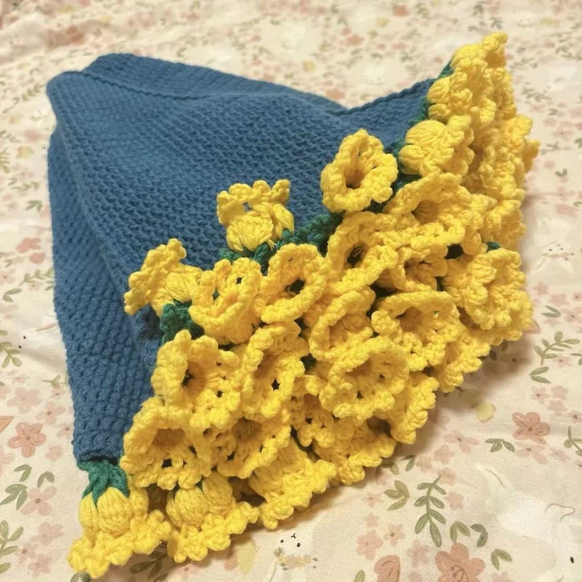 Handmade Yarn DIY Bouquet Blanket Kit Crochet Lily of the Valley Rose Blanket Transform into Bouquet Creative Gift