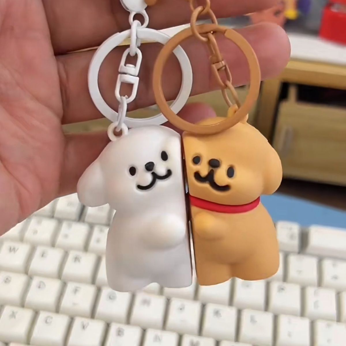 Gantungan Kunci Magnetik Pasangan Anak Anjing Lucu Kreatif Baru Anak Anjing Keepmoving 1991 Kartun Tas Sekolah Liontin Hadiah