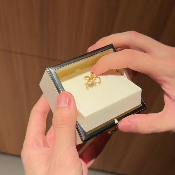 Bear Rotating Gift Box Cake Bear Candle Ring Box Valentine's Day Birthday Gift for Girlfriend