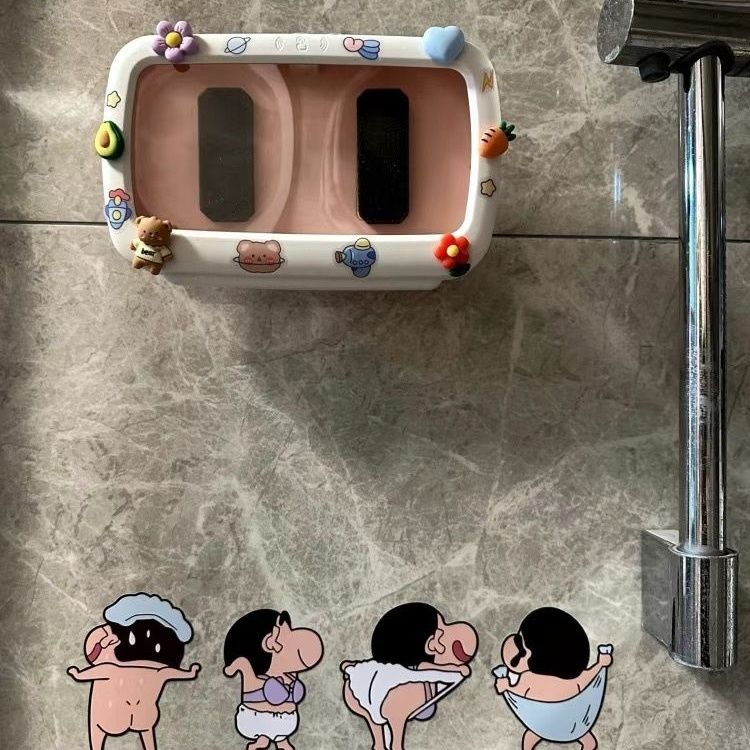 Stiker Kartun Crayon Xiaoxin Stiker Dinding Kamar Mandi Happy Day Stiker Ubin Toilet Rumah Stiker Dinding Kamar Mandi Tahan Air