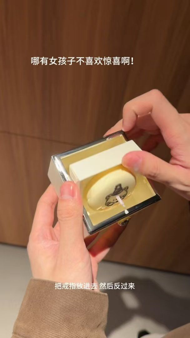 Bear Rotating Gift Box Cake Bear Candle Ring Box Valentine's Day Birthday Gift for Girlfriend