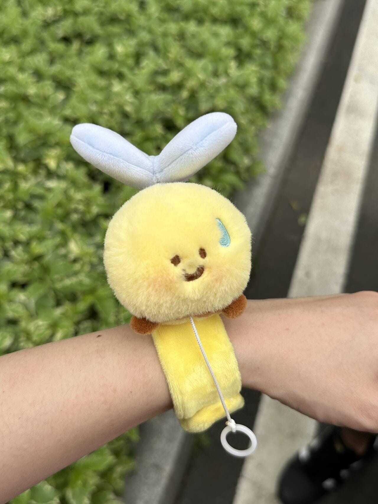 Little Bee snap ring cute plush toy pull string will move pat ring toy lie wrist doll student gift